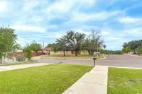 Centrally Located Eagle Pass Home w/ Pool! - Pool