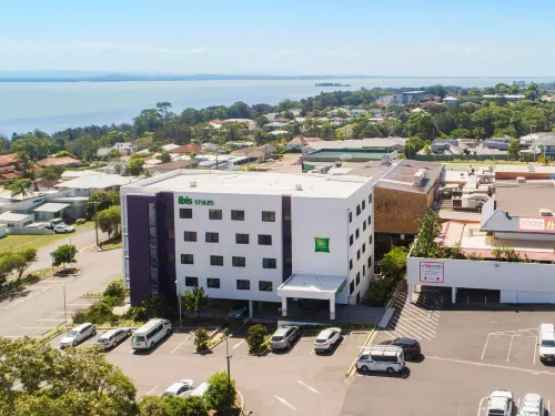 Ibis Styles the Entrance - parking