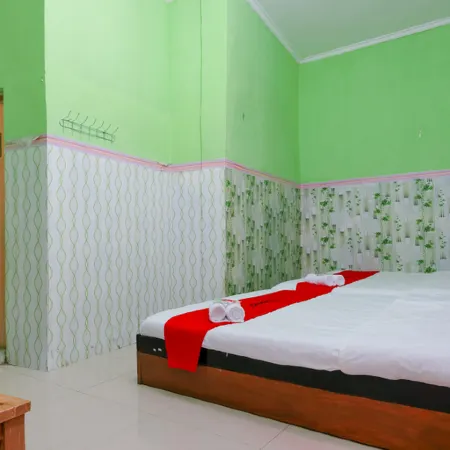 RedDoorz near RSUD Kardinah Tegal