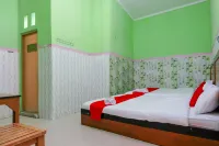 RedDoorz near RSUD Kardinah Tegal - Homestays