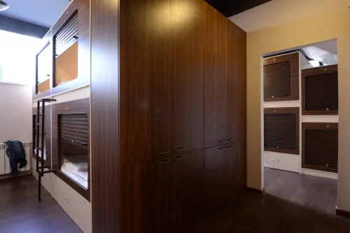 Interqube Tretiyakovskaya Capsule Hotel - Bãi đậu xe