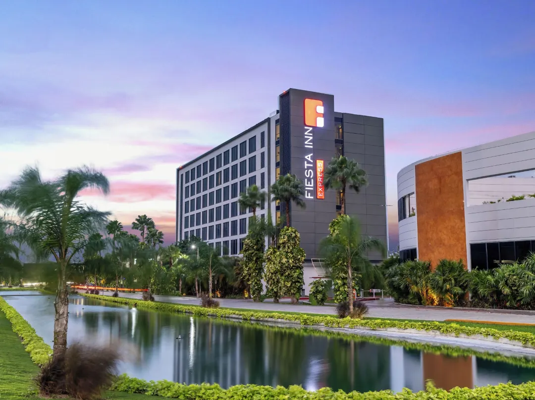 Fiesta Inn Express Cancún Cumbres - Cancún