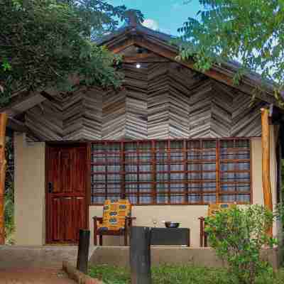 Oxpecker Safari Lodge Hotel Exterior