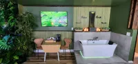 Zen Retreat-jacuzzi, Kitchenette, Walk to fun - Condos