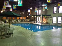 Colonial Inn - Pools