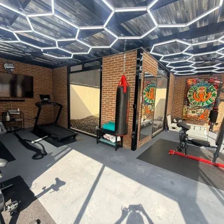 Luxurious 2 Bedroom Ajijic Home-Bikes-Huge Patio-Gym-Pickleball Court-Golf Cart