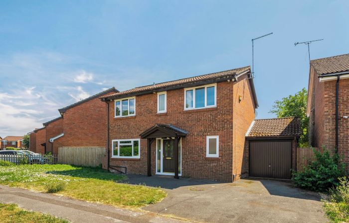 Aylesbury - Sleeps 6 - Parking - Central Location