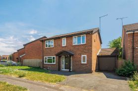 Aylesbury - Sleeps 6 - Parking - Central Location