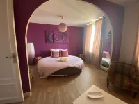 Chambres D’hote au Chapeau Claque Cabaret - Homestays