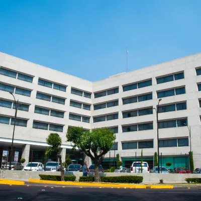 Holiday Inn MEXICO CITY-PLAZA UNIVERSIDAD by IHG ナショナル・シネマテーク周辺のホテル