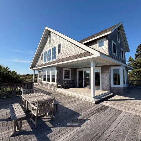 Beachfront Oasis - Family Friendly - Panoramic Waterfront Views