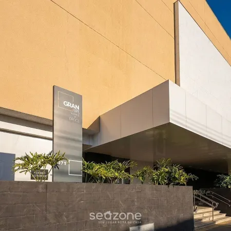 Apts in a Building With Pool and Gym - GRL