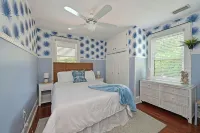Historic 1930s Cottage + Heated Pool + 12mi to Beaches & 1 mi to Downtown - Swimmingpools