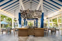 Hilton Garden Inn Key West/The Keys Collection - bar