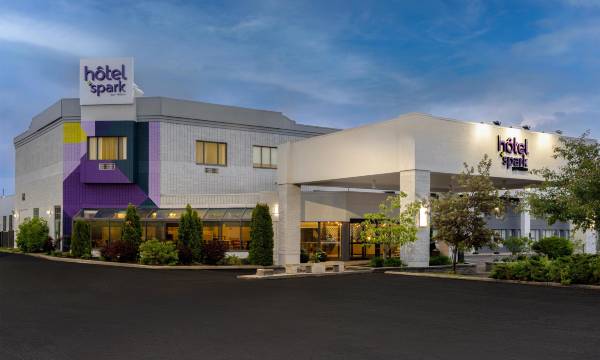 Spark by Hilton Montreal Brossard