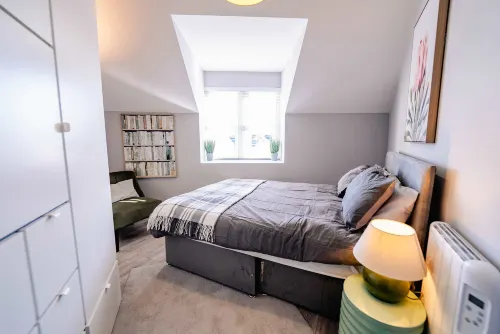 Luxury High Ceiling 2BR Apt Near Centre & Stadium - 2-Star