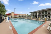 Travelodge by Wyndham Alachua - Pools