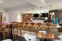 โรงแรมดับเบิลทรีบายฮิลตัน กัลเวสตันบีช - ที่มีบาร์