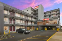 Red Roof Plus+ & Suites Virginia Beach - Seaside - جاكوزي