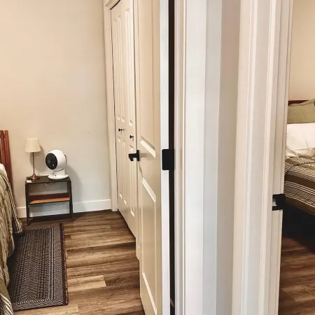 Brighton Escape, Spacious 2BR Walk-out Suite