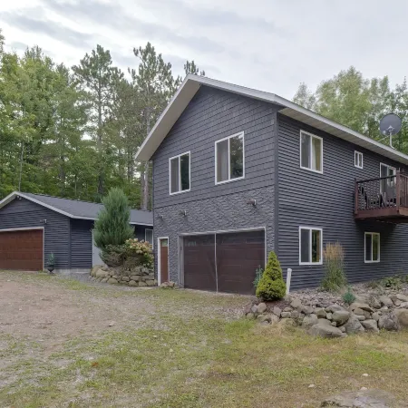 Secluded Hayward Cabin With Hot Tub/on Trailhead Hotels in Lenroot