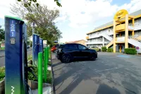 Premiere Classe Saintes - Parking