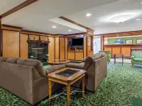 Days Inn & Suites by Wyndham Warren Hotels in Warren