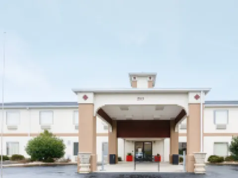 Red Roof Plus+ Danville, KY Hotels in Boyle County