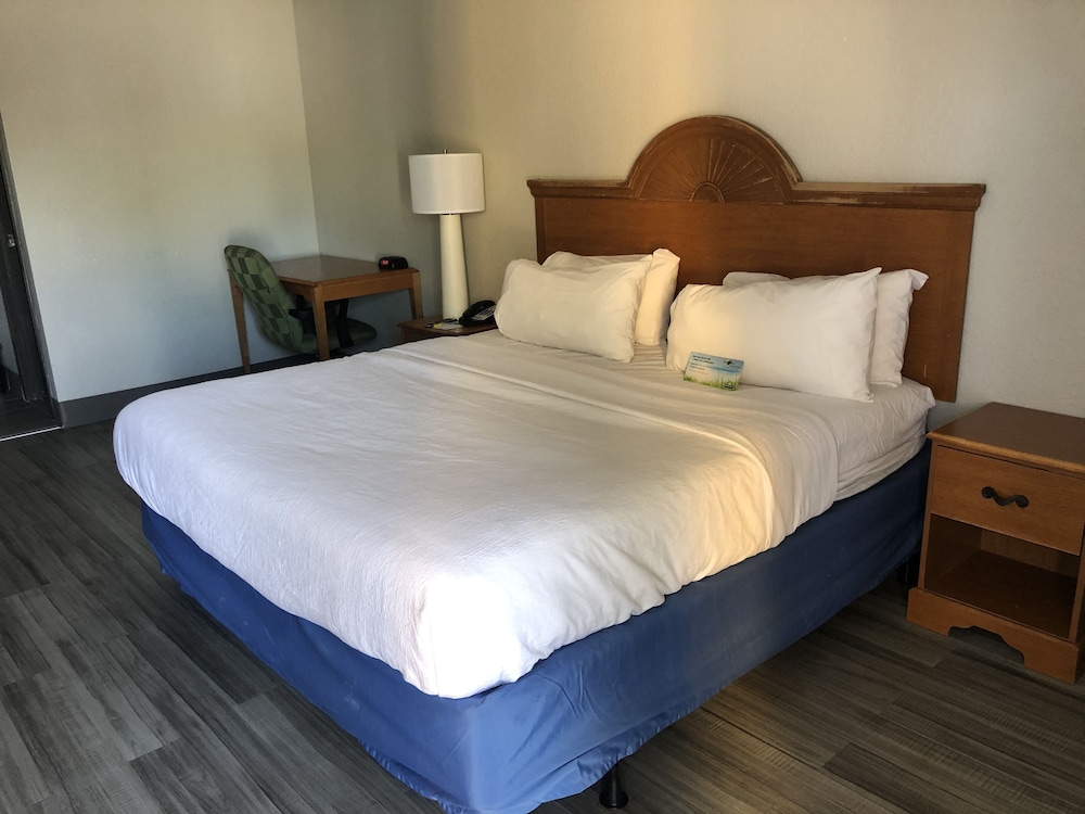 Days Inn & Suites by Wyndham Vicksburg