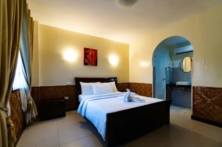 Coucou Bar Hotel and Restaurant