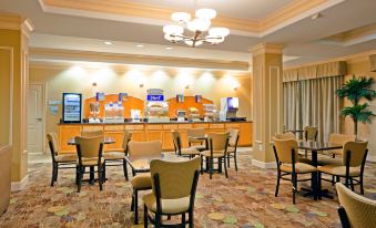 Holiday Inn Express & Suites Greenville