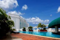 Berjaya Waterfront Hotel - Beach