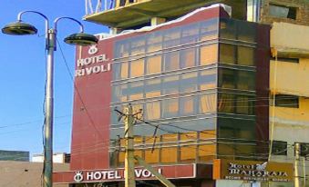 "a tall building with a red facade and the words "" hotel v 6 "" written on it" at Hotel Rivoli