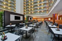 Embassy Suites by Hilton Chicago Downtown Magnificent Mile - breakfast