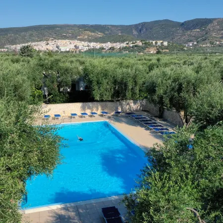 "saracena" Superior Holiday Home with Swimming Pool and Private Beach