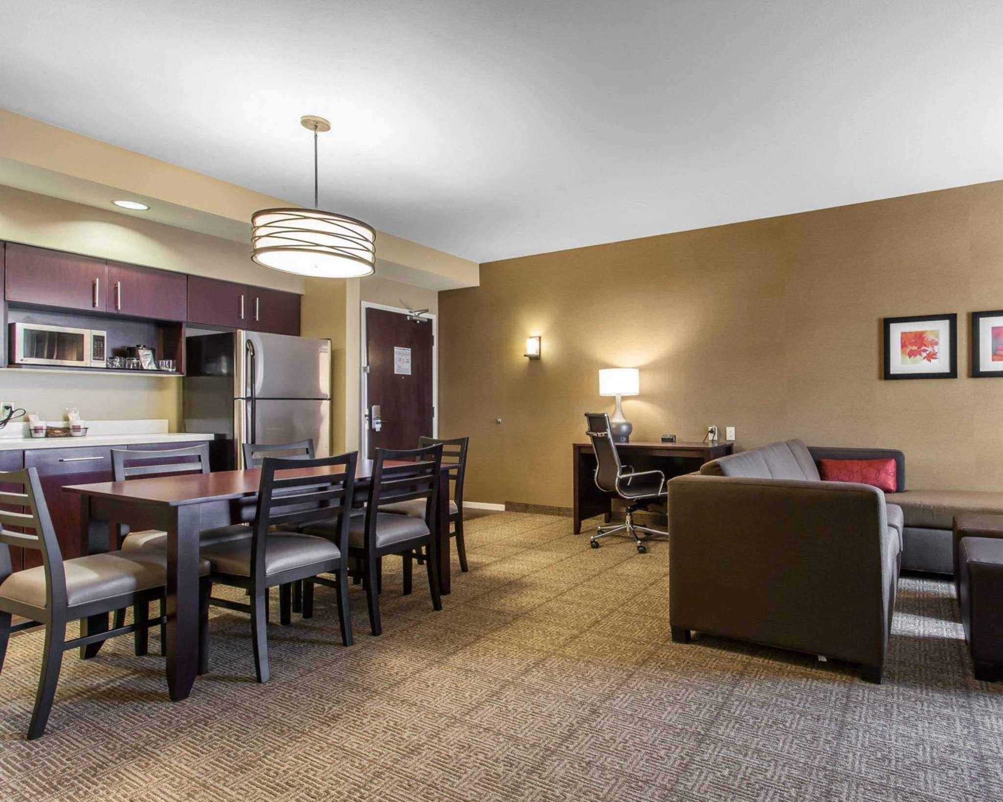 Comfort Suites-Youngstown North