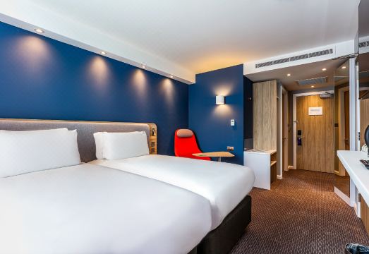 5. 홀리데이 인 익..