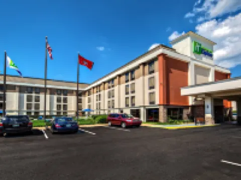 Holiday Inn Express MEMPHIS MEDICAL CENTER MIDTOWN by IHG Hotels near National Civil Rights Museum