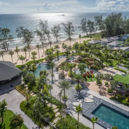 Crowne Plaza Phu Quoc Starbay by IHG Отели рядом с достопримечательностью «Van beach»