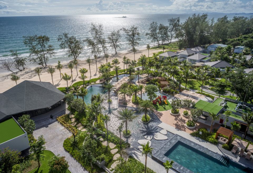 Crowne Plaza Phu Quoc Starbay luxury modern resort pools and private beachfront
