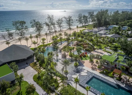 Crowne Plaza Phu Quoc Starbay Отели в г. Фукуок