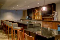 Holiday Inn & Suites MILWAUKEE AIRPORT by IHG - bar