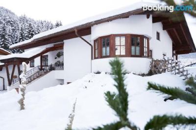 Hotel Exterior Haus Berta Photo