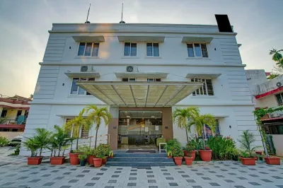 Phoenix Holidays Hotels near Amrita Hospital, Kochi