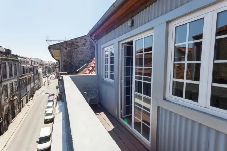 Oporto City View - Santo Ildefonso Отели рядом с достопримечательностью «Palacete do Barão de Nova Sintra»