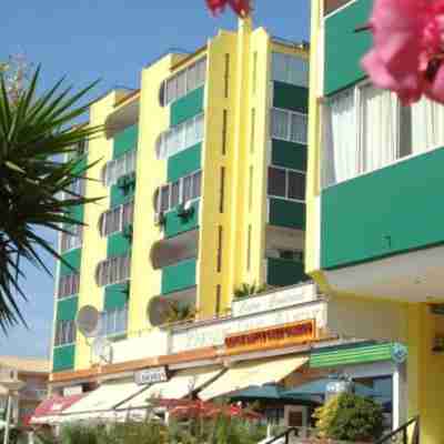 Parque das Amendoeiras Hotel Exterior