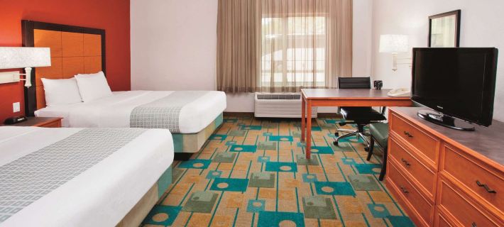La Quinta Inn & Suites by Wyndham Winston-Salem Hotels in Forsyth County
