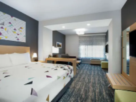 La Quinta Inn & Suites by Wyndham Manassas VA-Dulles Airport Hotels in Prince William County