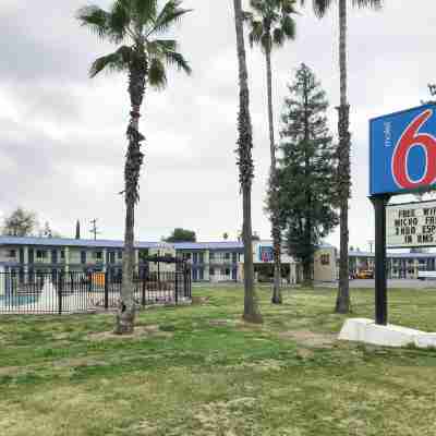 Motel 6 Visalia, CA Hotel Exterior