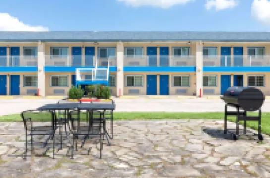 Days Inn by Wyndham Baytown Garth Road I10 East